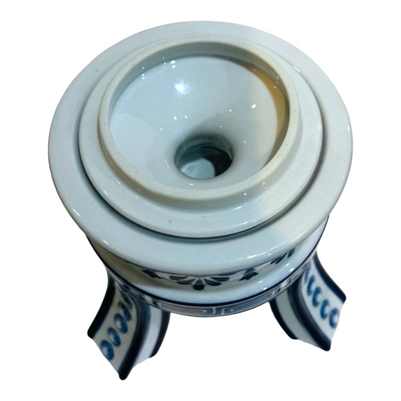 BOMBAY Co. Cobalt Blue & White Porcelain 3 Footed Temple Jar or Canister MINT - Picture 8 of 11